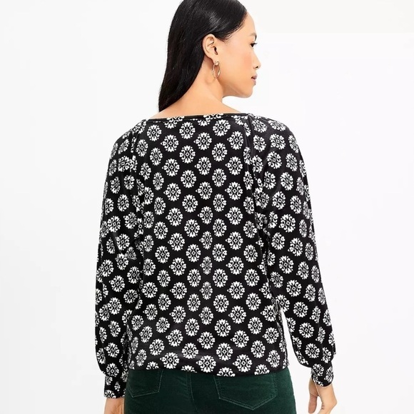 LOFT BLACK WHITE FLORAL TOP SZ XS CAREER EVERYDAY DATE NIGHT SOFT COMFORTABLE - Picture 2 of 10